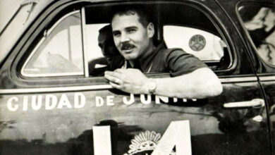 Eusebio Marcilla en su cupé Chevrolet