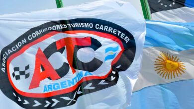Las banderas de la ACTC y de Argentina flameando