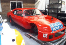 Chevrolet roja de TC en el taller de Ugalde