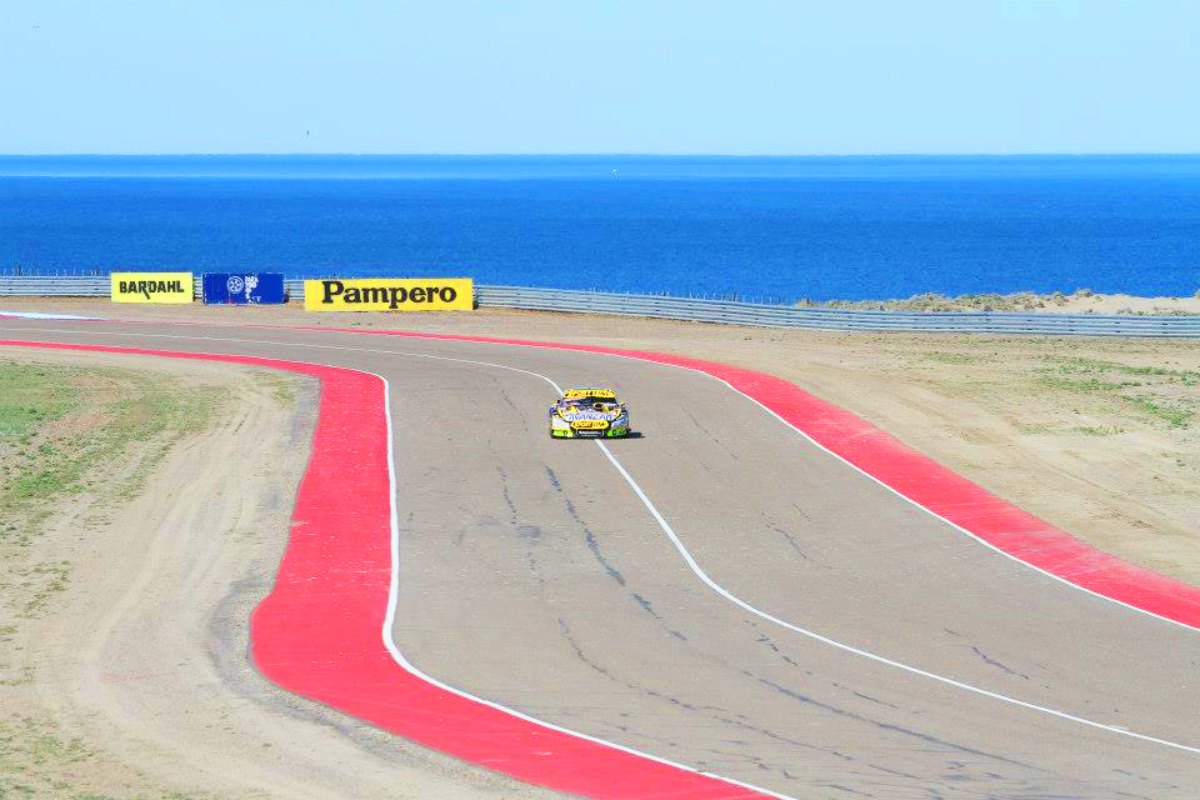 Un TC en la curva del mar en Comodoro