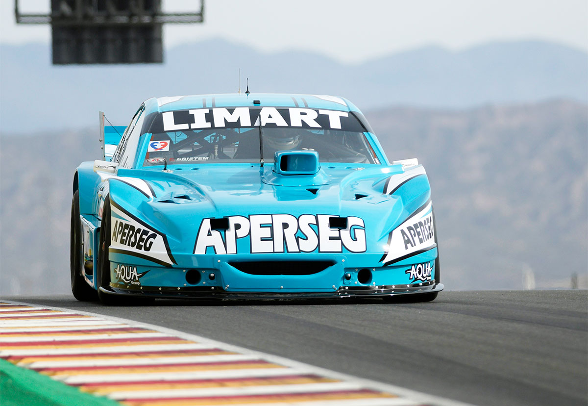 Toyota Camry de Gini en la pista.