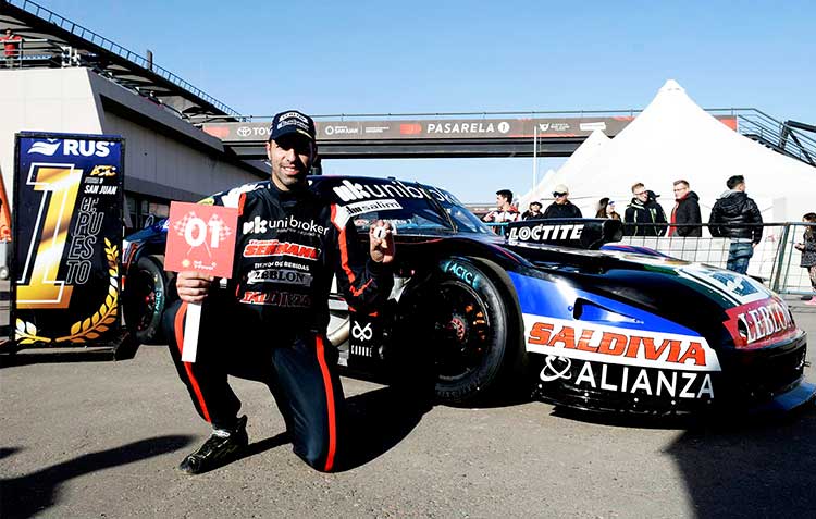 Serrano celebra al pole en el TC en San Juan.