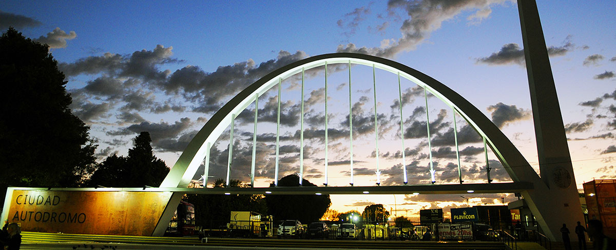 Frente del autódromo de Buenos Aires.