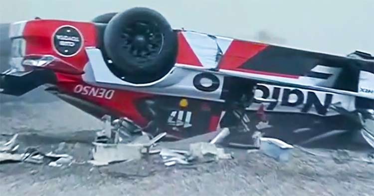 Auto de Rossi volcado. 