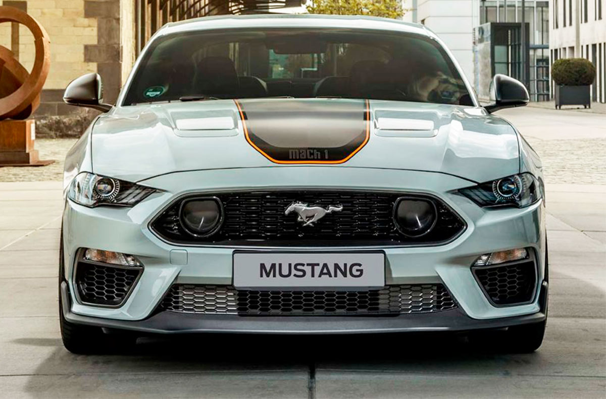 Mustang Mach 1 de frente.