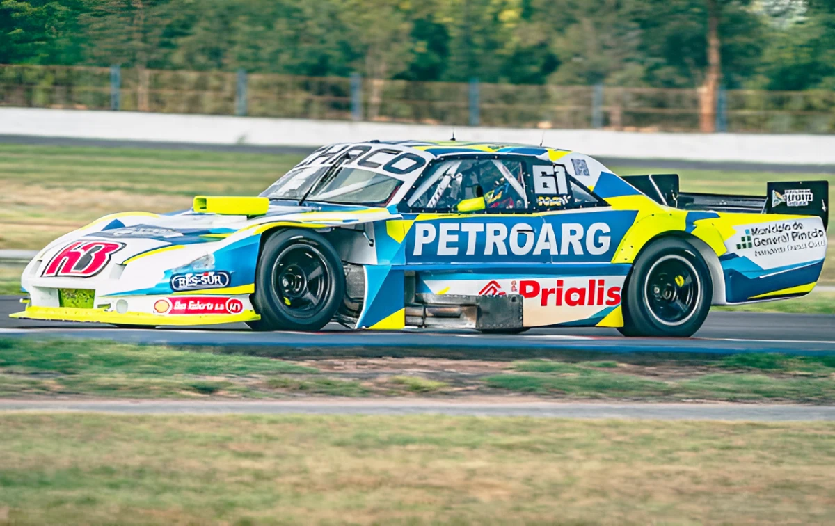 Bohdanowicz corriendo en el autódromo de La Plata sobre un Dodge.