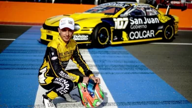 Martínez posando con el Torino.