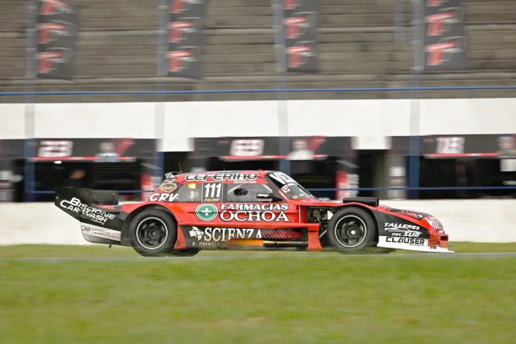 Ochoa corriendo las series del TC Mouras en La Plata.