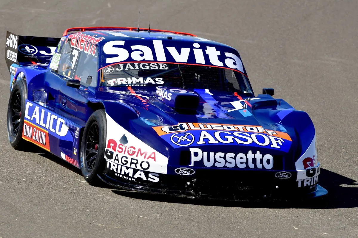 Olmedo corriendo con su Ford la Final del TC Pista,