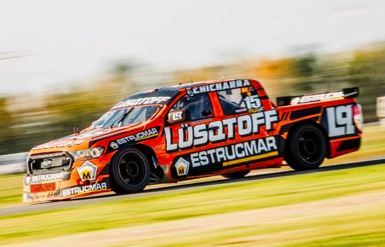 Ford Ranger en la pista