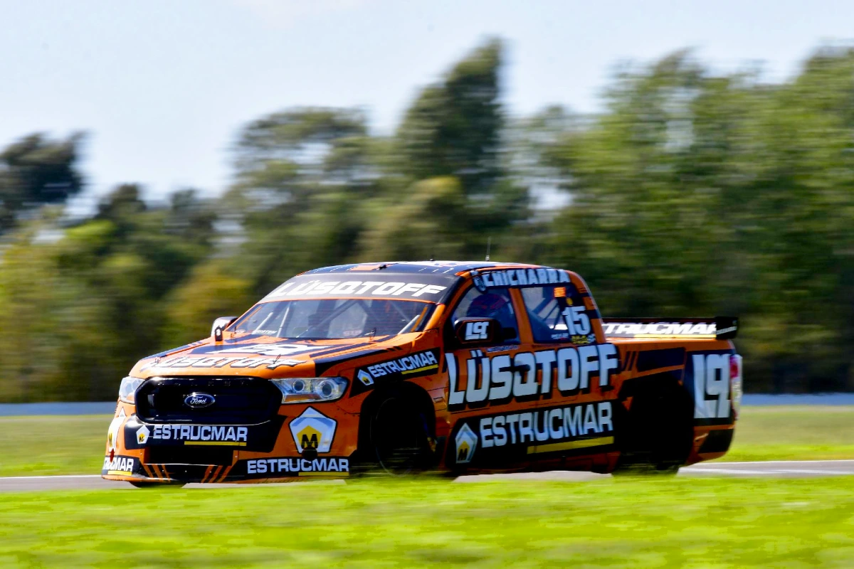 Ford Ranger avanzando