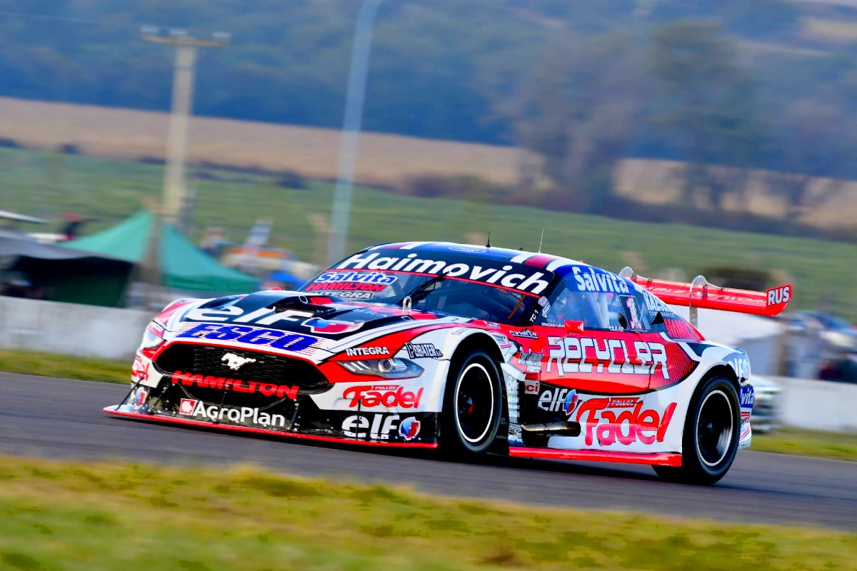 Mustang en la pista