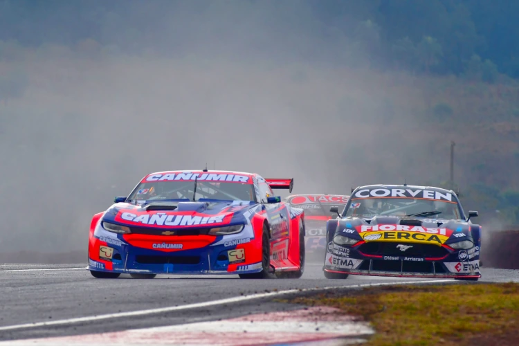 Camaro en la pista
