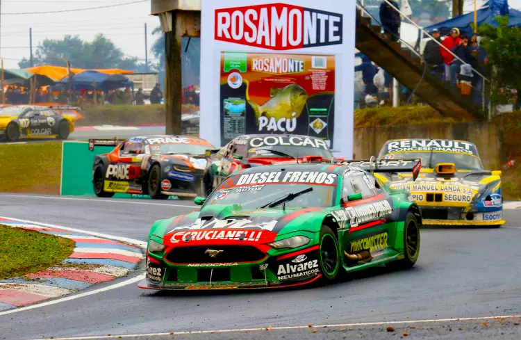 Ford Mustang de Juan Bautista De Benedictis en Posadas.