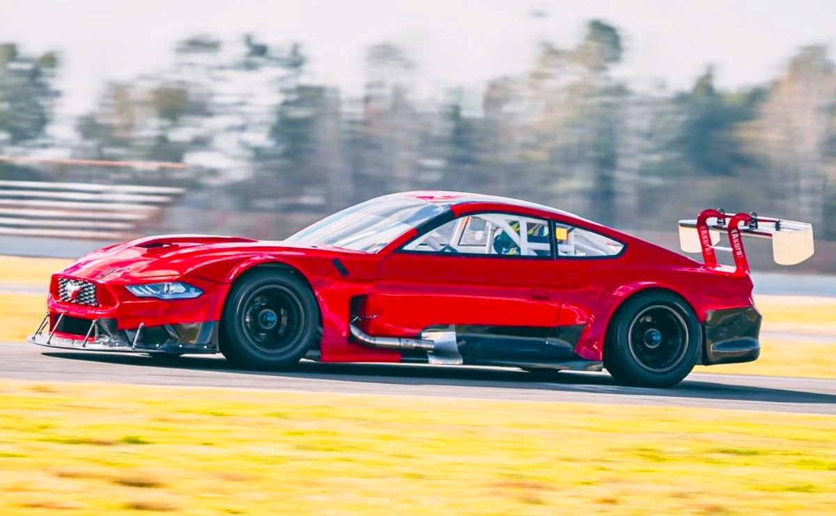 Mustang de TC en la pista