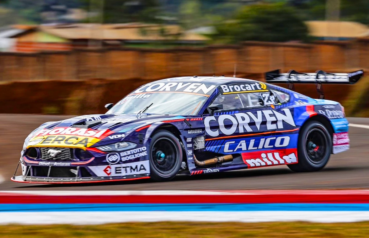 Mustang en la pista