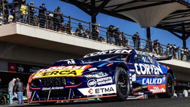 Mustang en boxes