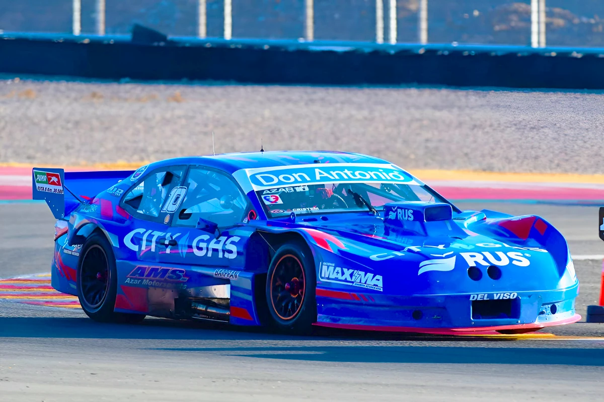 Diego Azar disputando la Final del TC Pista en San Juan.