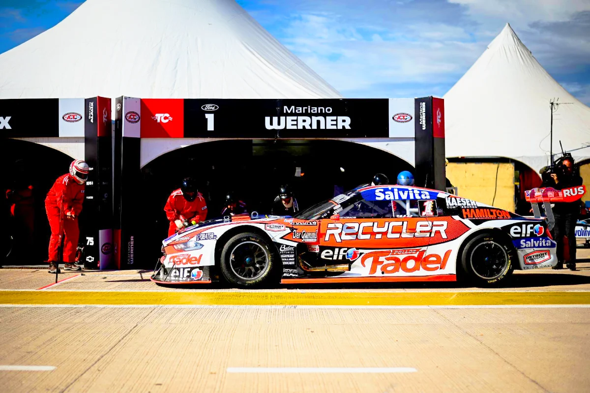 Ford Mustang de Mariano Werner en el box de Toay.