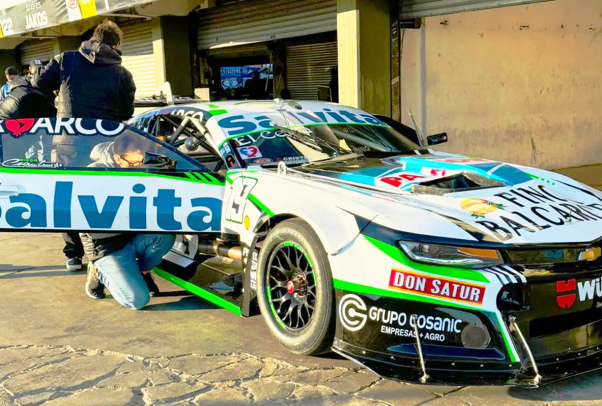 Chevrolet Camaro de Diego Ciantini en los boxes de La Plata.