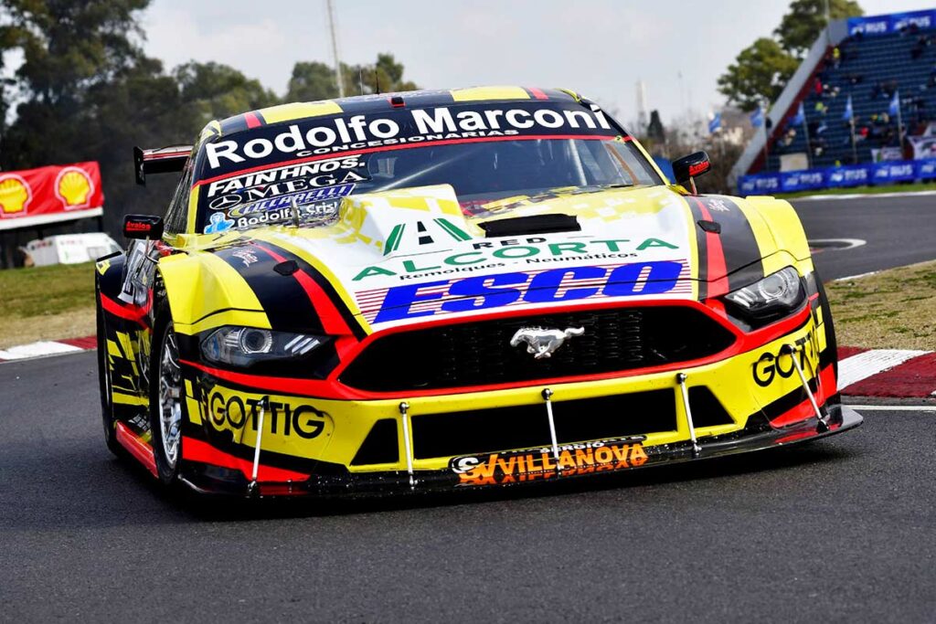 Ford Mustang de Martínez.