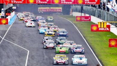 Pelotón de TC en la recta de Buenos Aires.