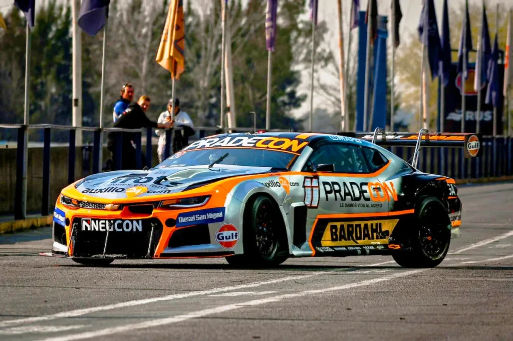 Ledesma probando el Camaro de TC en La Plata.