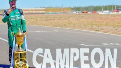 Agustín Canapino con la Copa de Oro.