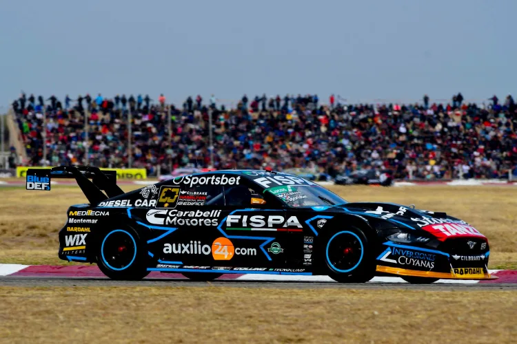 Mustang de TC de Santero en la pista.