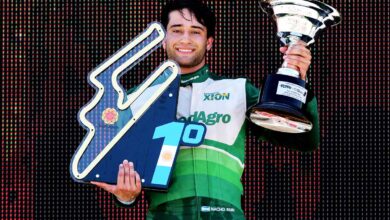 Faín con los trofeos.