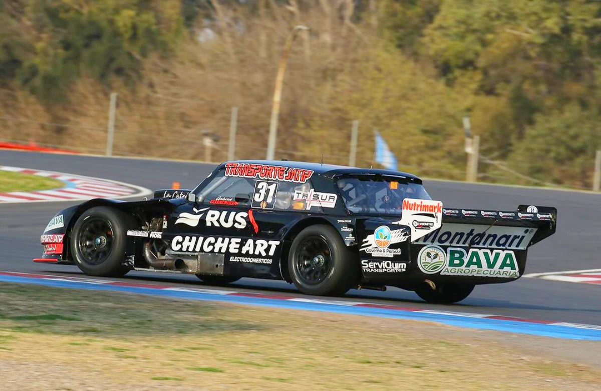 Falcon en la pista