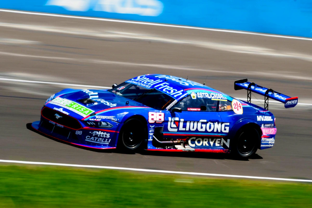 Mustang en la pista