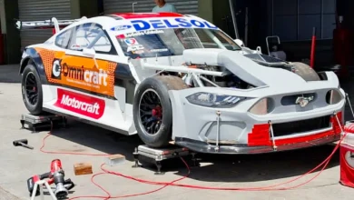 Mustang en los boxes