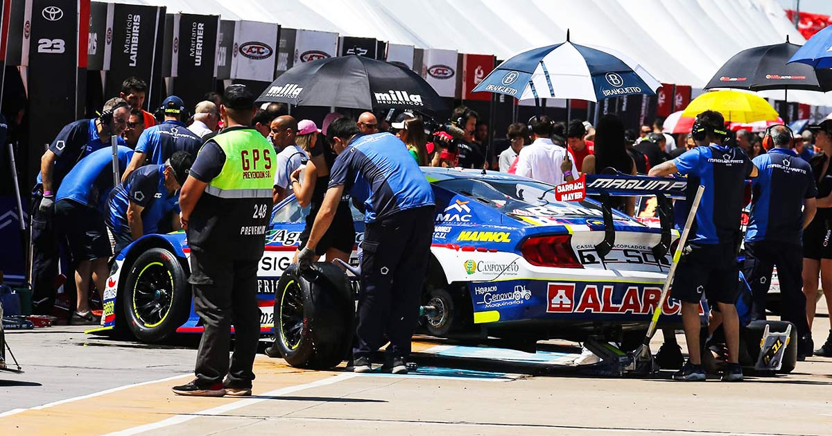 Mustang de Todino en el box.